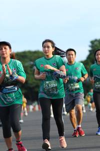 BIB: 103, 692
                            <button type="button" onclick="openModal(5173005)" class="btn btn-primary btn-sm float-right btn-popup" data-toggle="modal" data-target=".modal-high-quality">
                        <i class="fas fa-shopping-cart"></i> Add to Cart
                    </button>
                                            <button type="button" onclick="isThisMe(5173005, true)" class="btn btn-success btn-sm float-right btn-popup btn-isme hidden" data-toggle="tooltip" data-placement="bottom" title="นี่คือรูปของคุณใช่ไหม คลิกที่นี่เพื่อเอาเข้าอัลบั้ม">
                        <i class="fas fa-plus"></i> Add to album
                    </button>
                    <button type="button" onclick="isThisMe(5173005, false)" class="btn btn-warning btn-sm float-right btn-popup btn-isnotme hidden">
                        <i class="fas fa-ban"></i> Remove from album
                    </button>